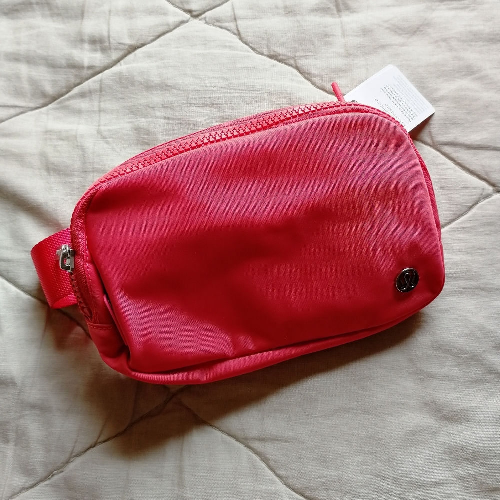 LULULEMON Everywhere Belt Bag Pale Raspberry NWT - Picture 2 of 6